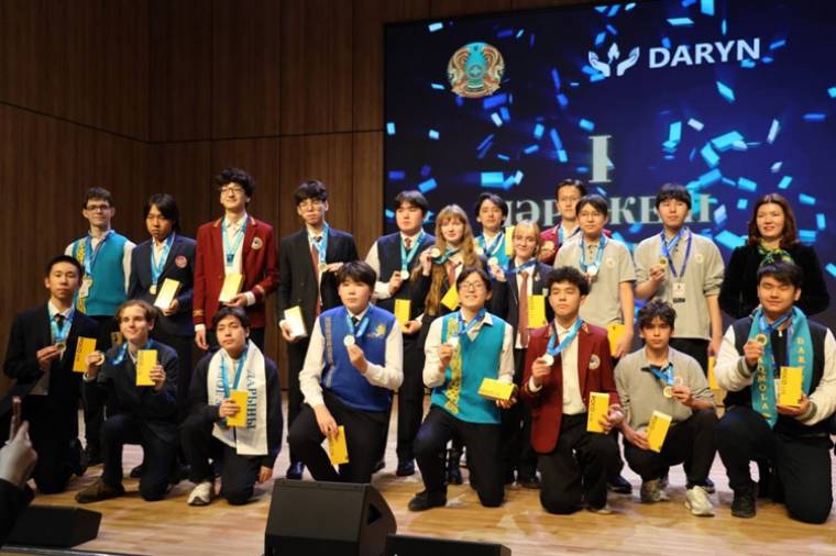 Сдюжили! Медали костанайских школьников